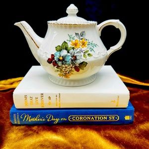 Vintage Wood & Sons Ellgreave England Genuine Ironstone Floral Teapot